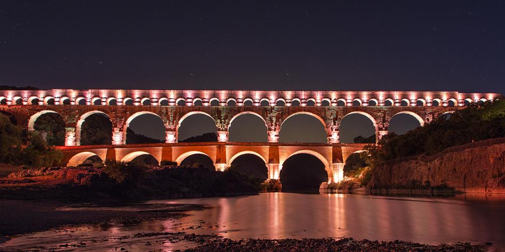 The architectural illumination light events designed by Guillaume Sarrouy take place every evening, inviting us to look anew at this masterpiece. – © Laurent Rebelle The architectural illumination light events designed by Guillaume Sarrouy take place every evening, inviting us to look anew at this masterpiece. – © Laurent Rebelle