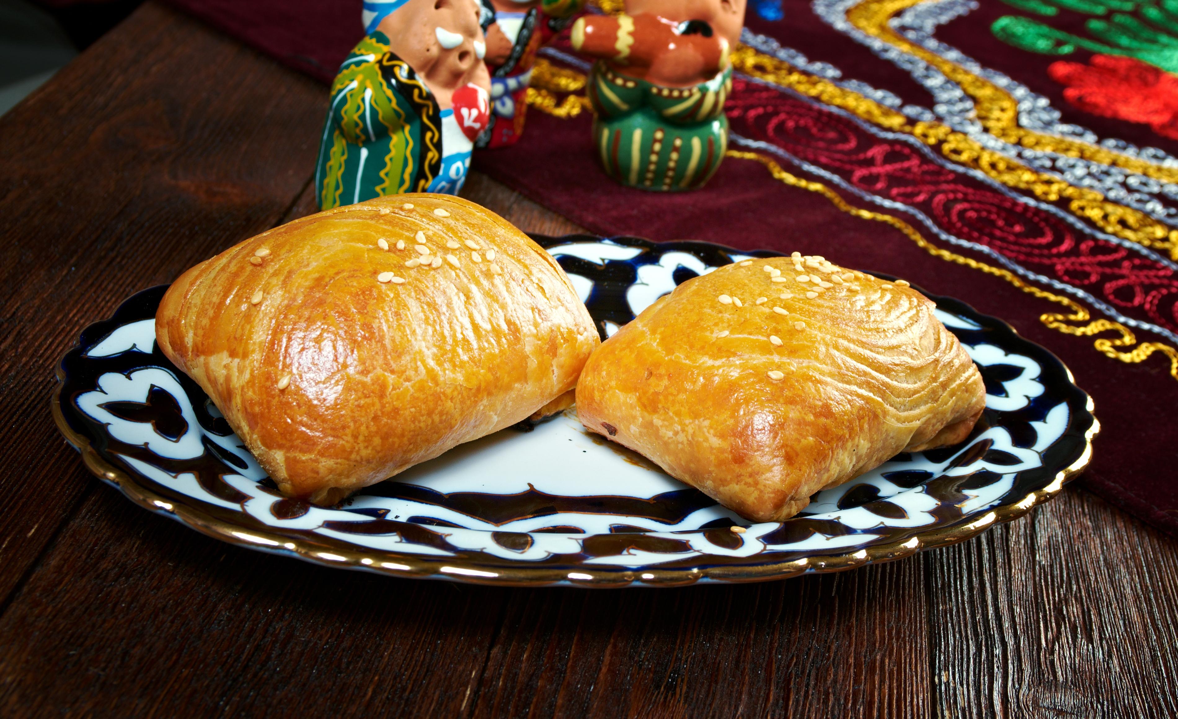 Delicious, fresh Ghotabs © Fanfo / Shutterstock