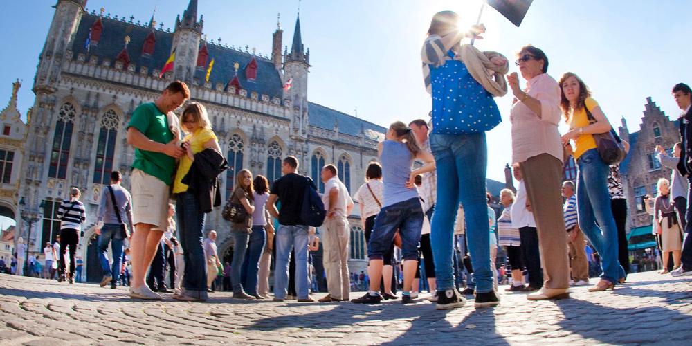 There are few places in Europe that compare to Burg Square on a sunny day. – © Jan D'Hondt / VisitBruges