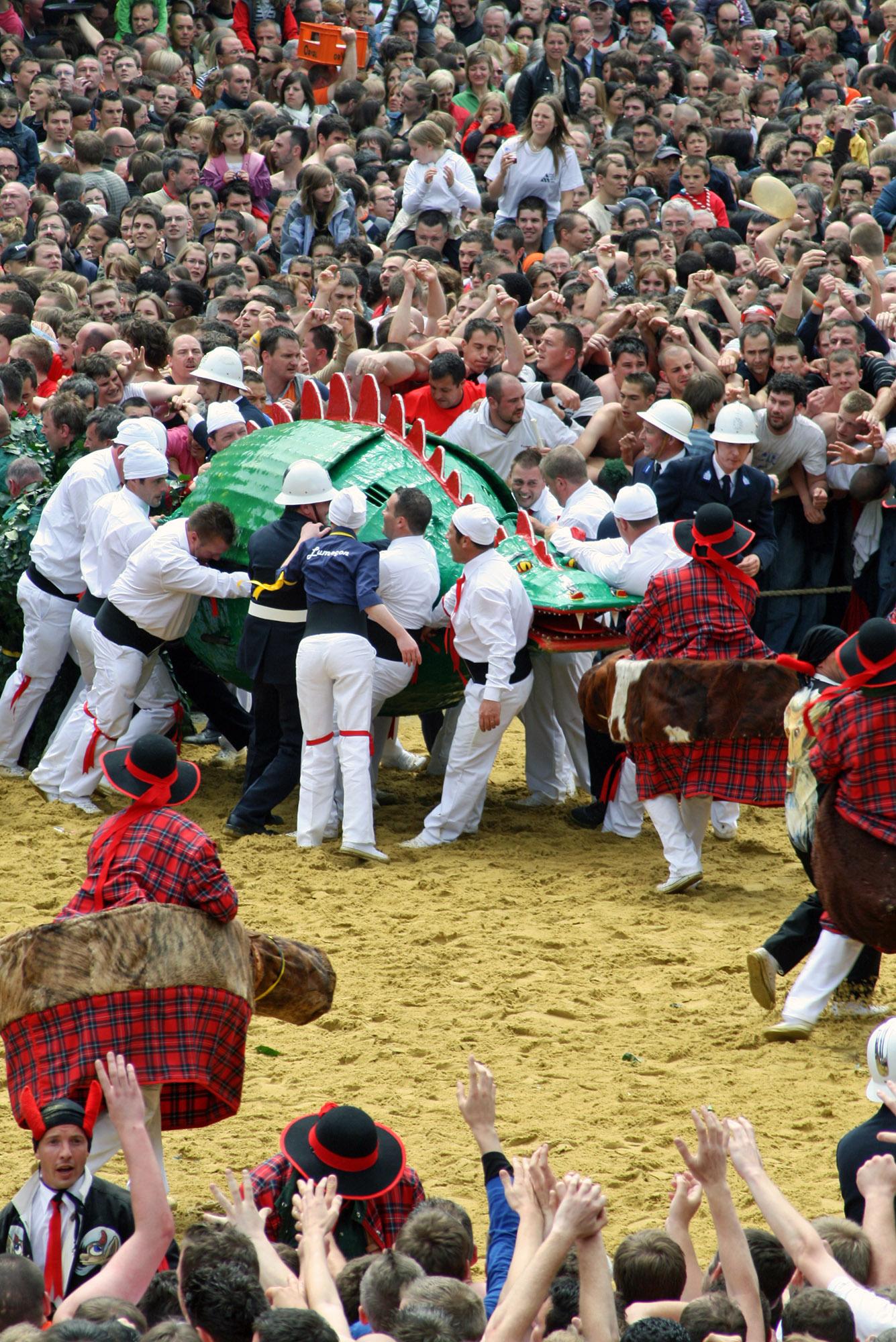 The battle of Lumeçon is a great spectacle that attracts visitors from all over the world. – © Quentin Dardenne