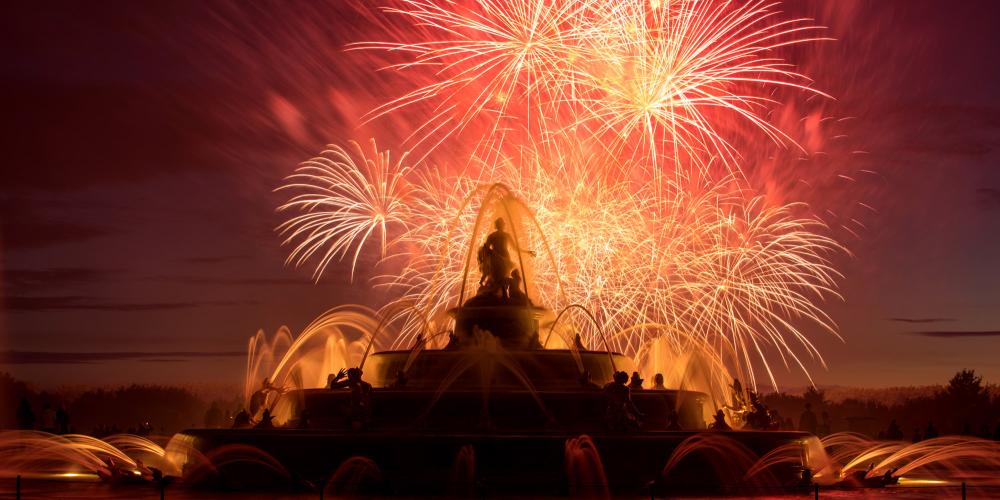 When night falls, the Gardens of Versailles transform to offer a stunning visual and musical treat as fountains and groves come alive with colourful and dramatic lighting effects. Every year during summer lightning and stage-effects artists light up the Gardens and display their surprising installations to the strollers. – © Thomas Garnier When night falls, the Gardens of Versailles transform to offer a stunning visual and musical treat as fountains and groves come alive with colourful and dramatic lighting effects. Every year during summer lightning and stage-effects artists light up the Gardens and display their surprising installations to the strollers. – © Thomas Garnier