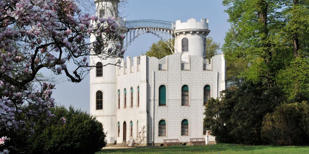 In keeping with the spirit of the times, Peacock Island was intended as a place where one could live in harmony with nature. In 1794, Frederick William II had a rural summer pavilion built here for himself and his mistress Wilhelmine Encke, the future Countess Lichtenau. – © M. Lüder / SPSG