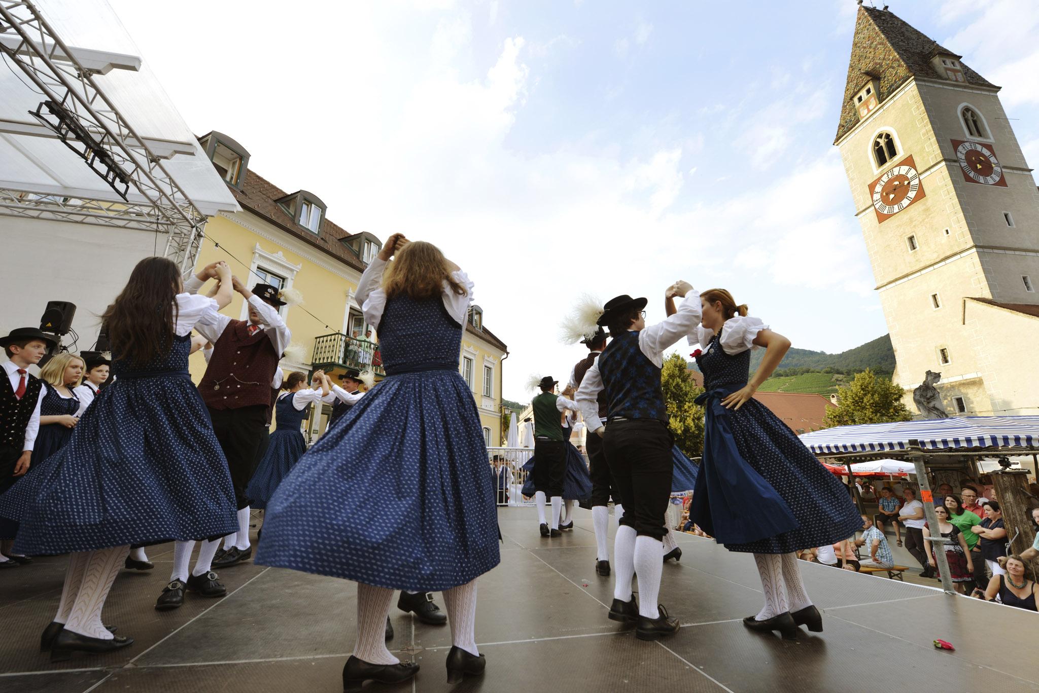 La tradition est transmise de génération en génération à Wachau, où chaque lieu abrite des histoires d'amour et de peines. - © Steve Haider / Donau NÖ