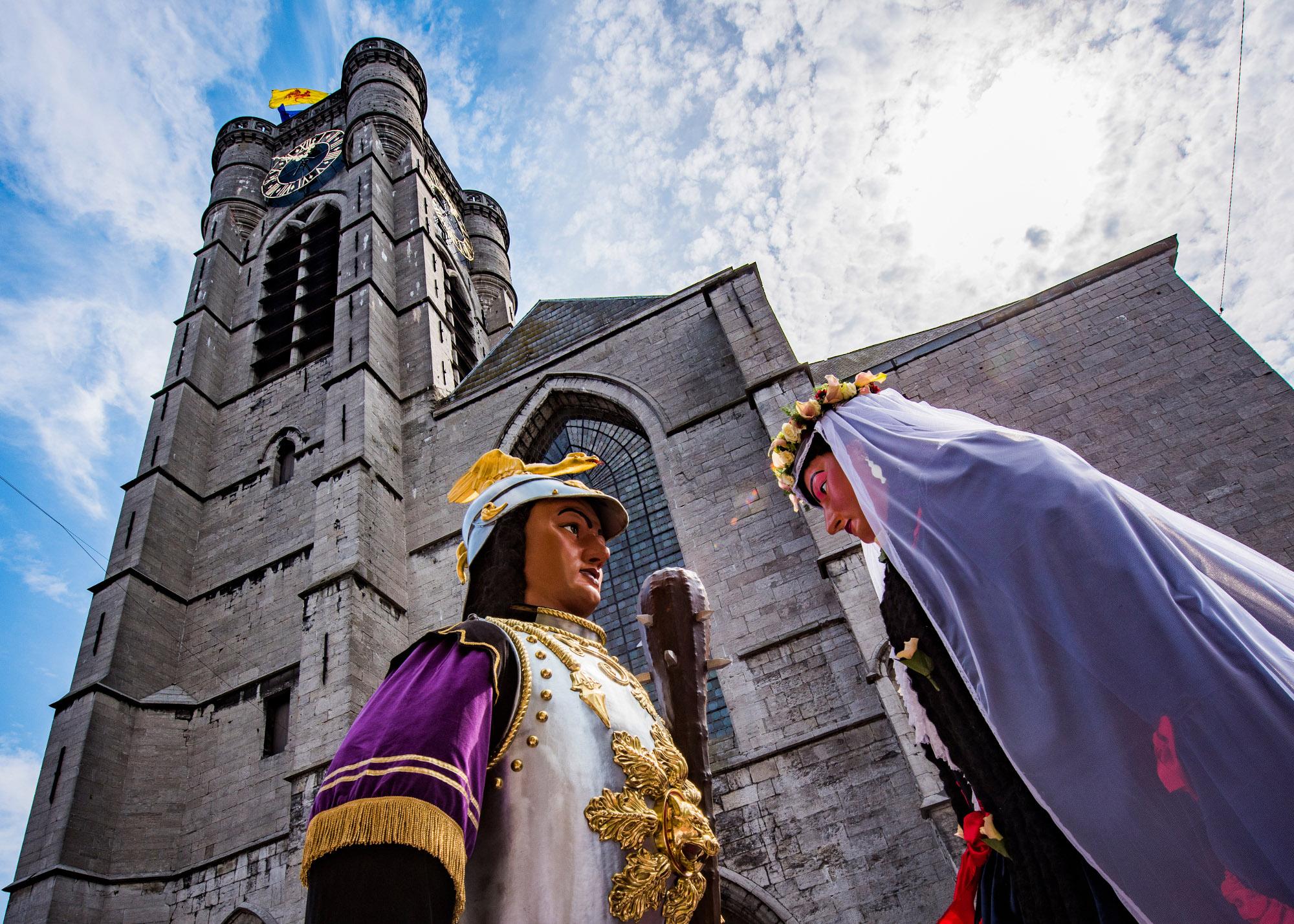Goliath is accompanied by the shepherd boy David. With his wife, he dances to a tune of medieval origin. – © Service Communication Ville d'Ath
