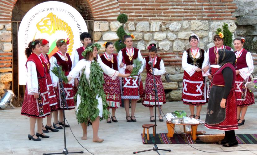 A story performed by a traditional folk ensemble at the Nessebar Ornaments and Fineries festival – © Nessebar Municipality