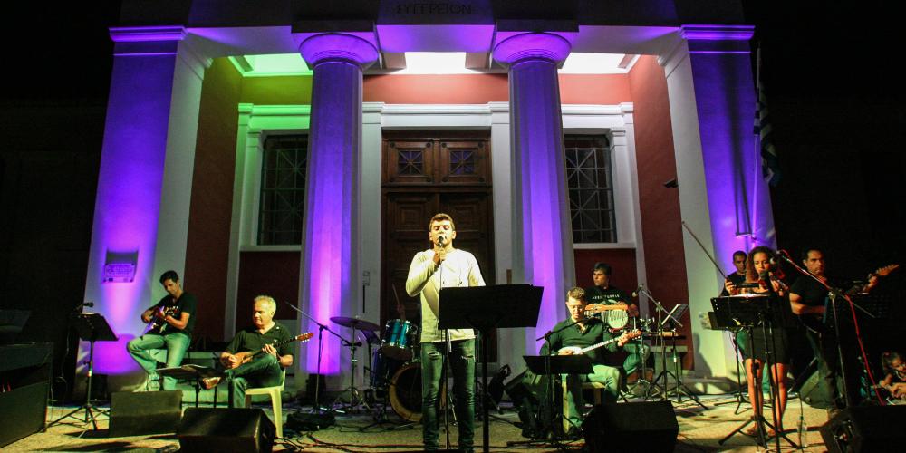 Concert in the courtyard of the Museum of the Olympic Games of Antiquity (2016). – © Giannis Spyrounis / www.ilialive.gr