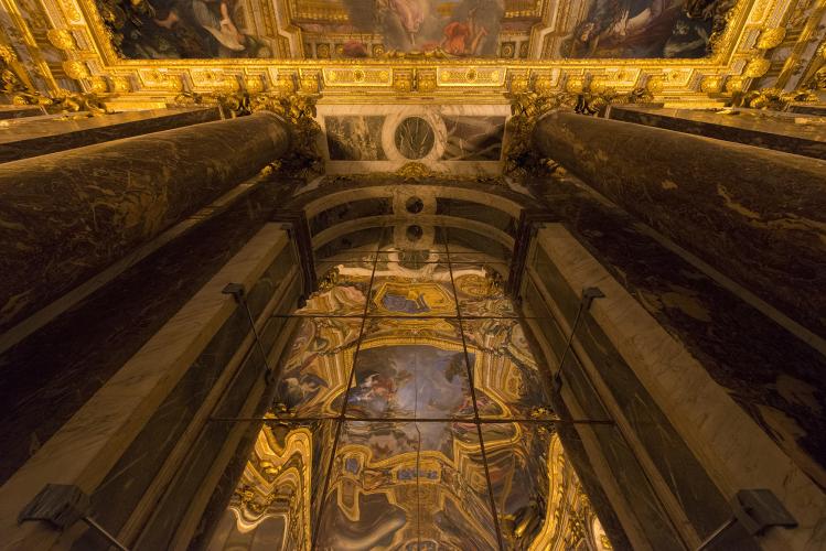 At that time mirrors were extremely expensive, and the seventeen arches reflected the power and richness of the French kingdom. – © Thomas Garnier