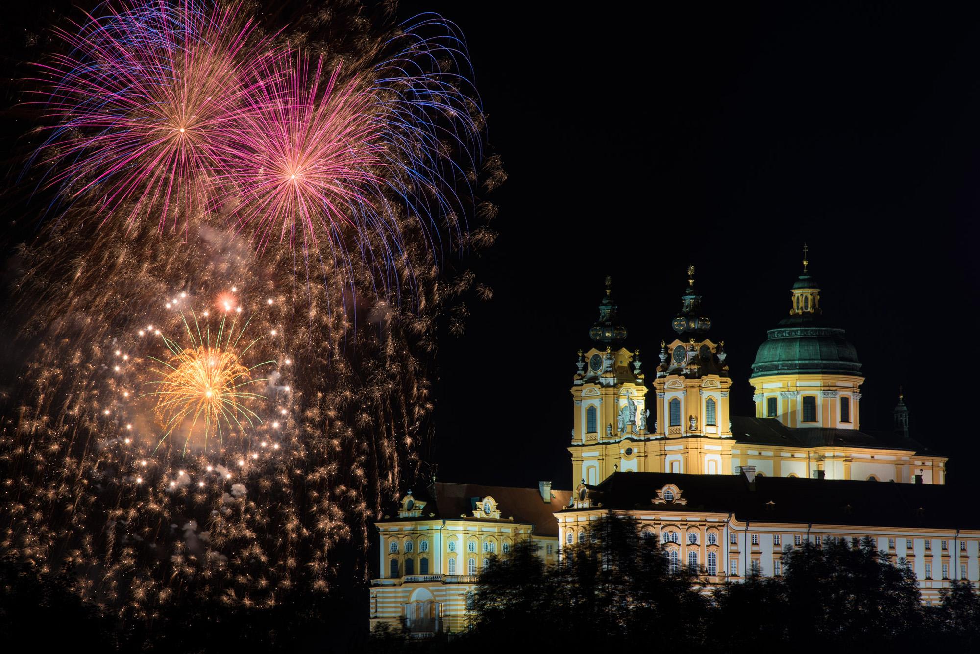 ワッハウで最も伝統的で現代的な祭りの一つは、夏至です。 -©extremfotos.com /Donau NÖ's most traditional and contemporary festivals is the Summer Solstice. – © extremfotos.com / Donau NÖ