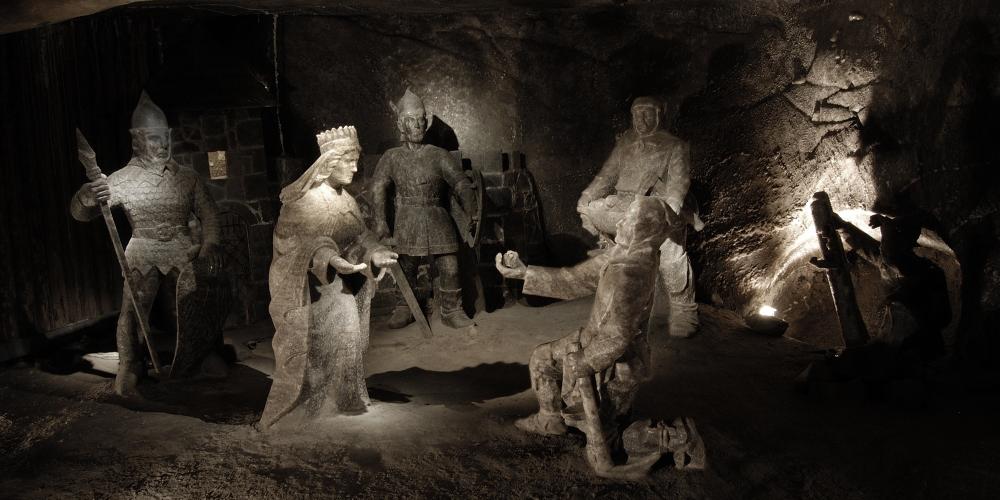 The legend of St. Kinga is illustrated by a group of sculptures located in the Janowice Chamber in the Wieliczka Salt Mine. – © Artur Grzybowski The legend of St. Kinga is illustrated by a group of sculptures located in the Janowice Chamber in the Wieliczka Salt Mine. – © Artur Grzybowski