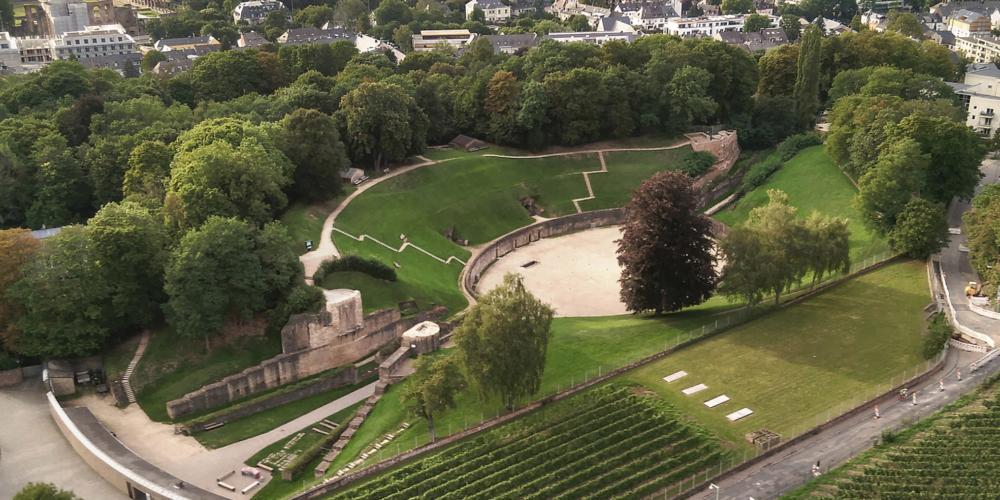 The Roman arena, built in the 2nd century A.D. for games with gladiators, prisoners and animals, had a seating capacity of about 22,000, and now serves as a venue for open-air concerts. – © Thomas Zühmer The Roman arena, built in the 2nd century A.D. for games with gladiators, prisoners and animals, had a seating capacity of about 22,000, and now serves as a venue for open-air concerts. – © Thomas Zühmer