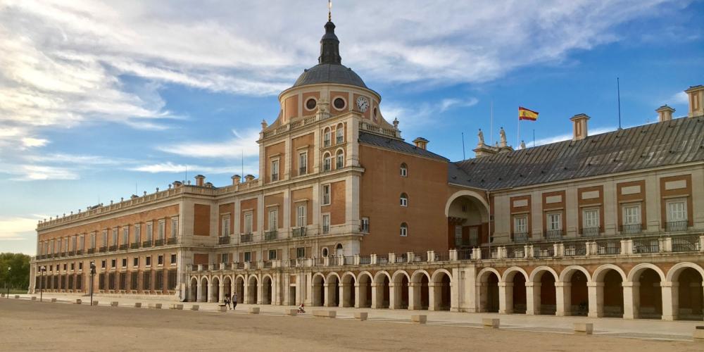 View of the Royal Palace of Aranjuez from Plaza de Parejas. – © Frank Biasi