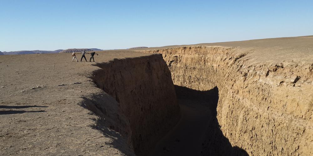 Visitors exploring Lut Desert. – © Mehran Maghsoudi Visitors exploring Lut Desert. – © Mehran Maghsoudi