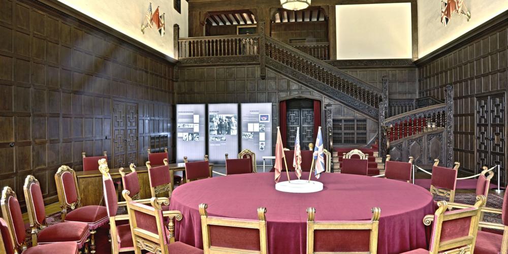 In the summer of 1945, world history was made at Cecilienhof Palace in Potsdam. After the end of hostilities in Europe, representatives of the three Allies of World War II met here for top-level discussions on the restructuring of Europe and the future of Germany. – © W. Pfauder / SPSG