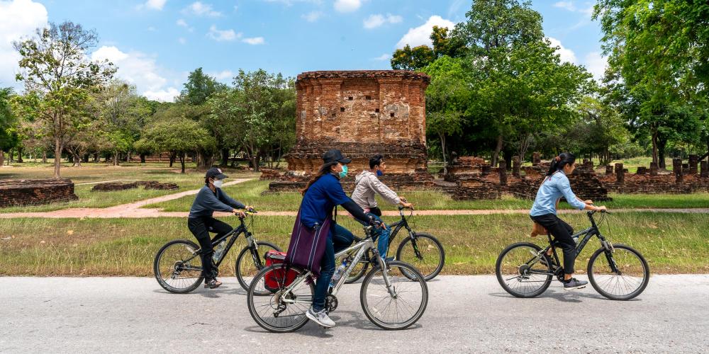 Cycling through the Historical Park is one of the best ways to discover all the highlights of the site's heritage. – © Michael Turtle Cycling through the Historical Park is one of the best ways to discover all the highlights of the site's heritage. – © Michael Turtle