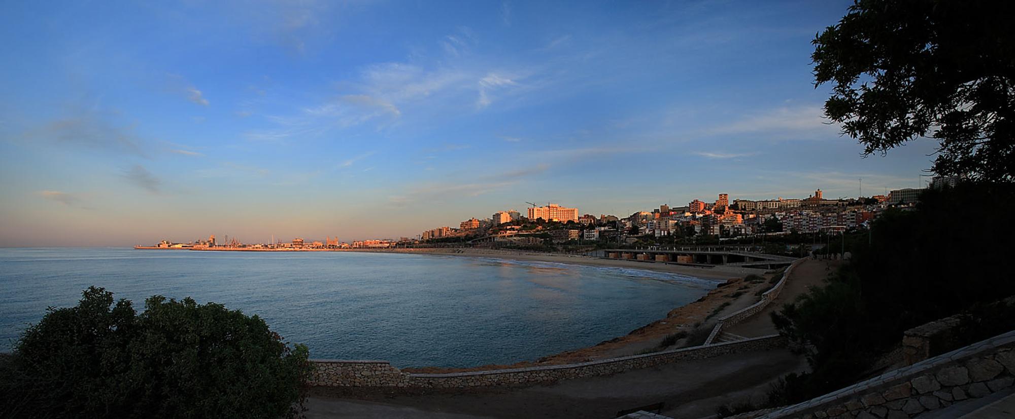 In Tarragona, it was the port that converted Tarraco into the gateway to the Iberian Peninsula for the Romans and the classical world. Today, the city’s seaport is at once a fishing port, a recreational marina, a luxury yacht marina and a major commercial and industrial port. © Rafael López-Monné