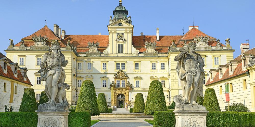 Valtice Castle is one of the most impressive baroque residences of Central Europe. Originally a Gothic castle founded in the 12th century, from 1530 Valtice became the place of residence for the princely family of Liechtenstein. A number of important architects of the 17th and 18th centuries contributed to this design. – © Pecold / Shutterstock Valtice Castle is one of the most impressive baroque residences of Central Europe. Originally a Gothic castle founded in the 12th century, from 1530 Valtice became the place of residence for the princely family of Liechtenstein. A number of important architects of the 17th and 18th centuries contributed to this design. – © Pecold / Shutterstock