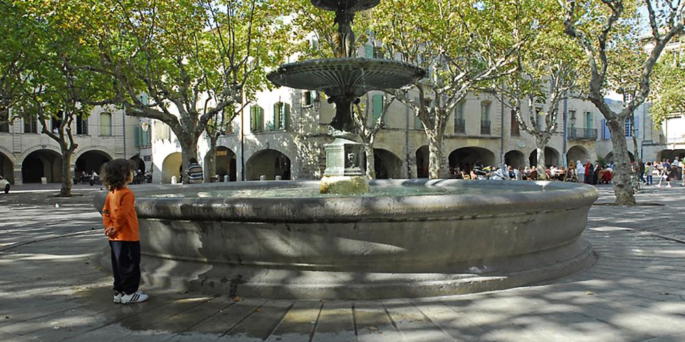 Place aux Herbes with central fountain, installed in 1855. – © Aline Périer / Uzès Tourist Office Place aux Herbes with central fountain, installed in 1855. – © Aline Périer / Uzès Tourist Office