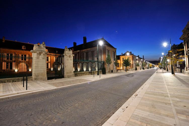 The Avenue de Champagne in Epernay at night. – © Michel Jolyot