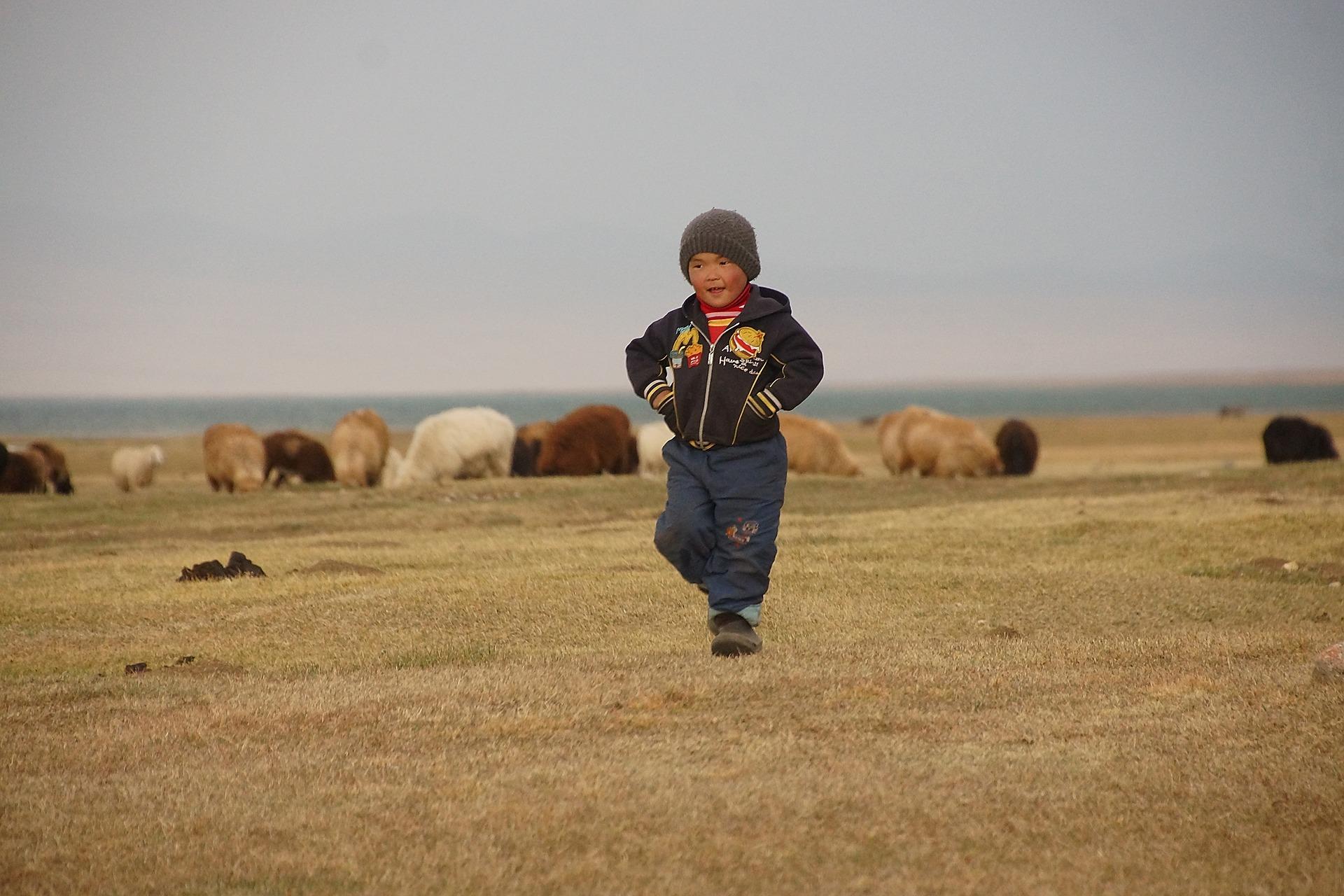 Kid in a nomadic village © Sumoro / Pixabay