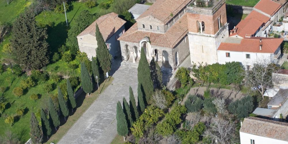 Aerial Photo of the churchyard of the Basilica and the Hortus Conclusus. – © Emma Taricco