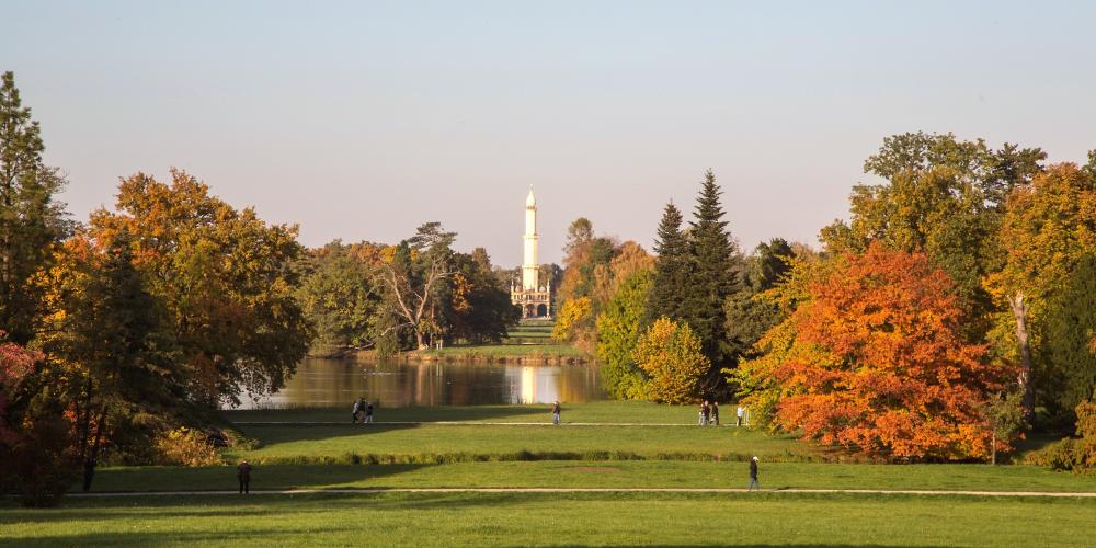 The Minaret, also known as the Turkish Tower is a building constructed on the axis of the chateau. From the castle to the Minaret and back are beautiful walks throughout the year. – © TIC Lednice The Minaret, also known as the Turkish Tower is a building constructed on the axis of the chateau. From the castle to the Minaret and back are beautiful walks throughout the year. – © TIC Lednice