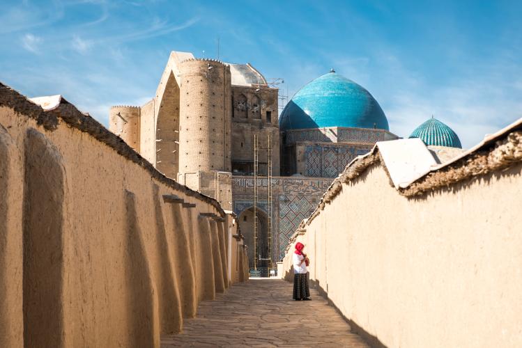 Alleyway leading to the Mausoleum of Khoja Ahmed – © leszczem / Shutterstock