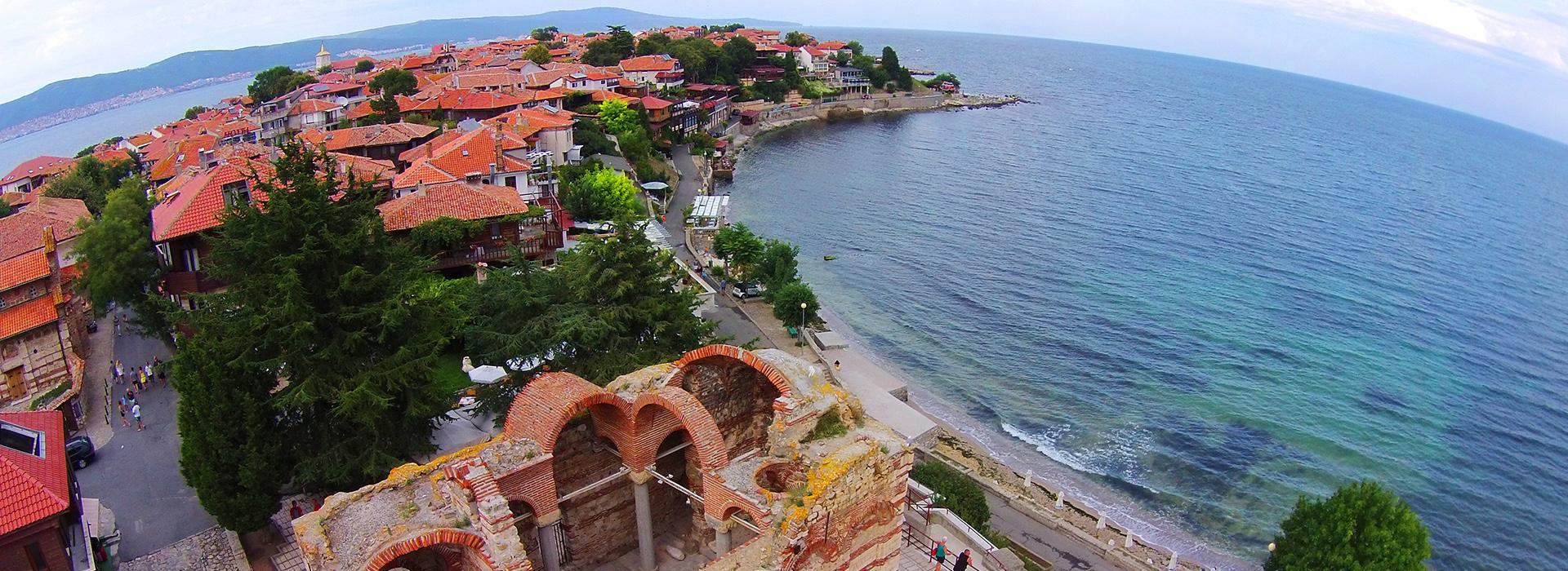 La vieille ville de Nessebar possède une impressionnante collection de bâtiments historiques, dont plusieurs églises qui sont considérées comme des trésors culturels de la Bulgarie. – © Nessebar Municipality