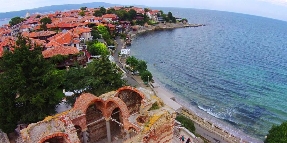 La vieille ville de Nessebar possède une impressionnante collection de bâtiments historiques, y compris plusieurs églises qui sont considérées comme des trésors culturels de la Bulgarie. – © Nessebar Municipality