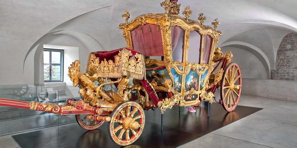 The three-tonne ceremonial carriage that Cardinal Ferdinand Julius Troyer purchased in 1746 in Vienna is one of many unique exhibits at the Archdiocesan Museum. – © Archdiocesan Museum