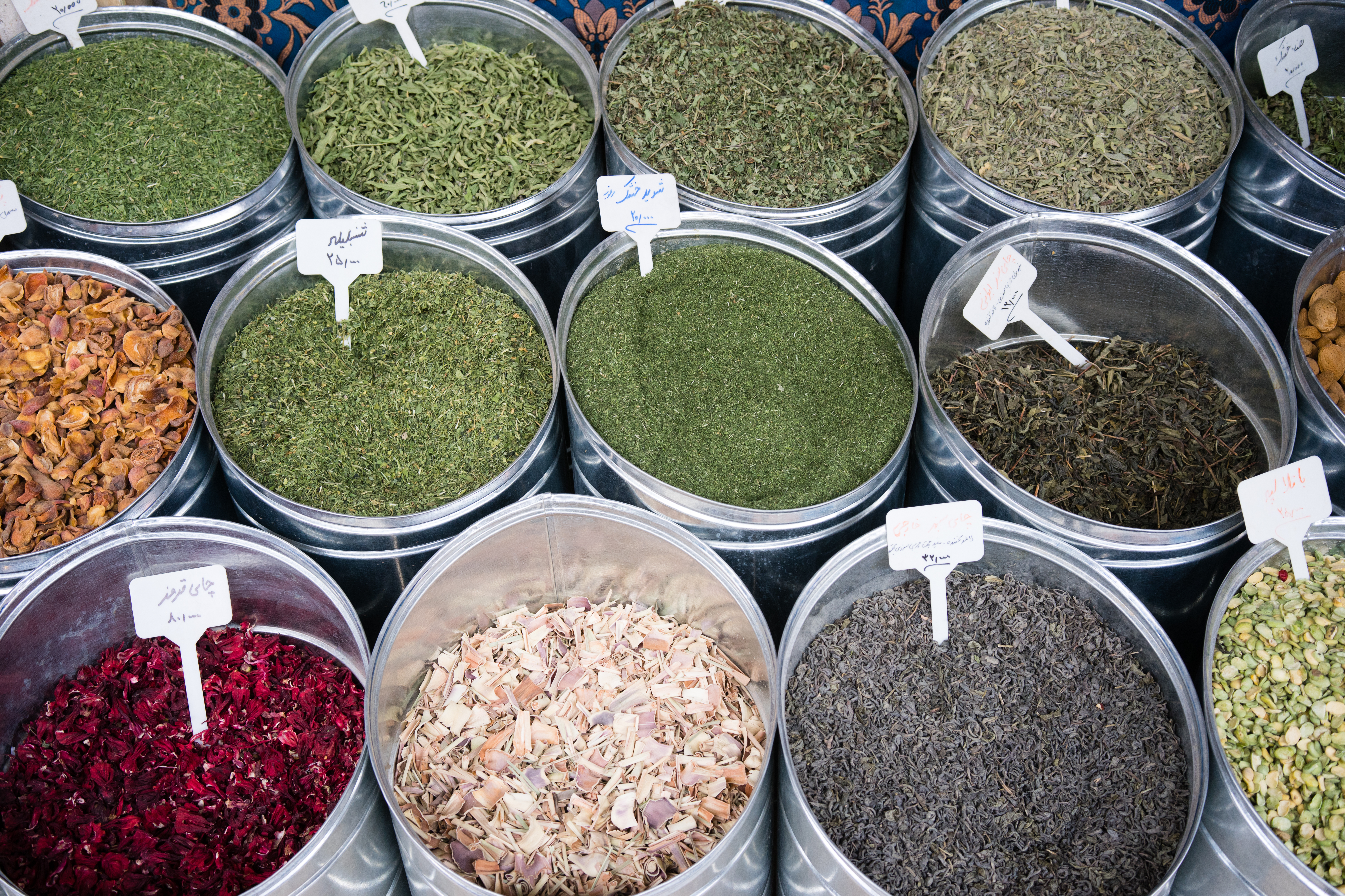 Shop selling herbs and teas. – © Minda photos / Shutterstock