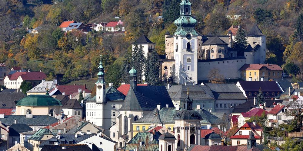 When the town of Banská Štiavnica grew rich, the people wanted a main place to worship worthy of the area's growing status. They began to renovate their “church castle” in the fashionable Gothic style of the late 15th century. – © Lubo Lužina