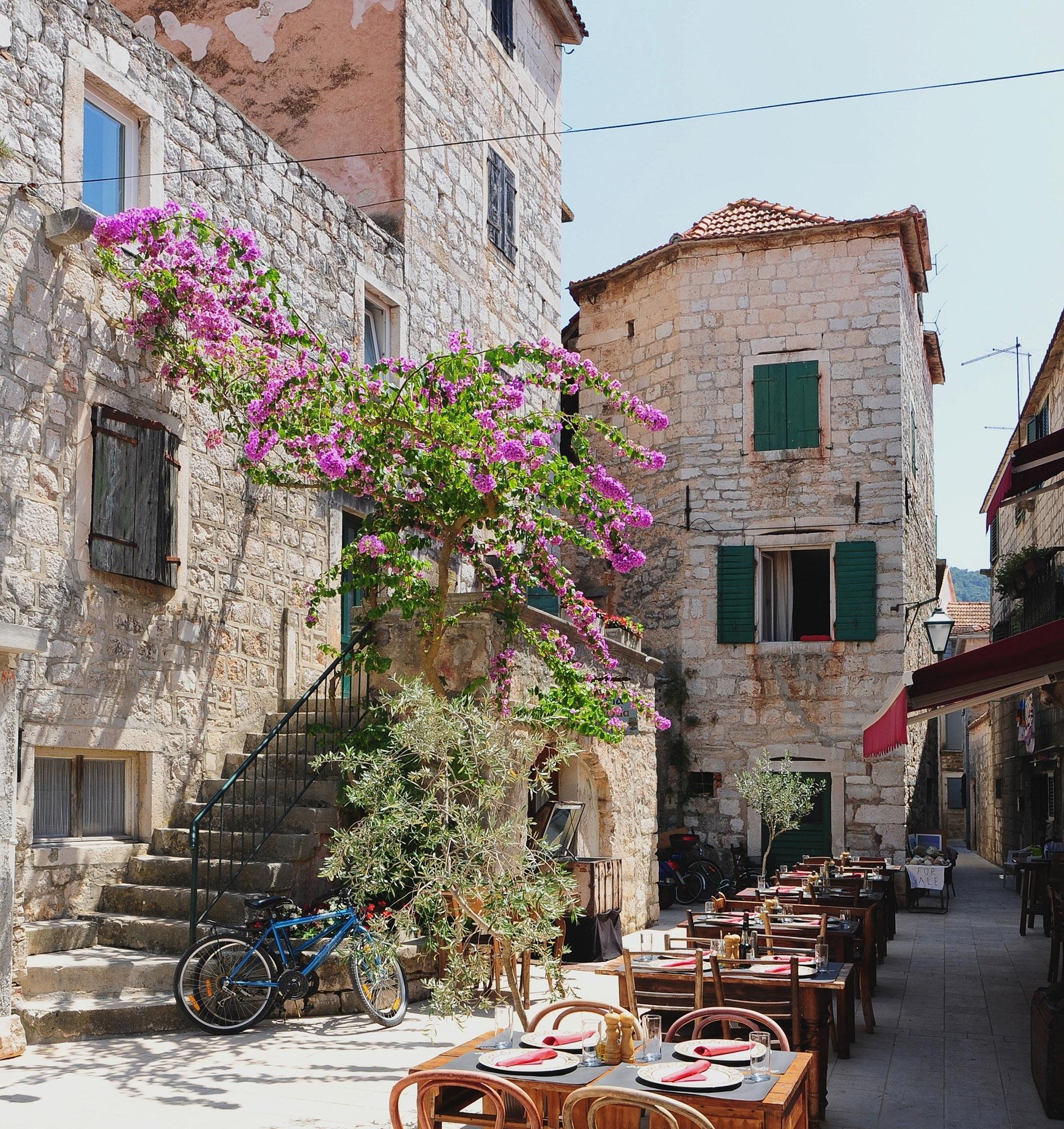 Old stone lane of Stari Grad. – © Josef Zima