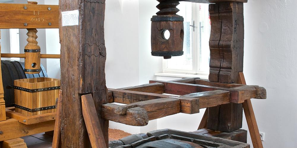 The museum building is on Valtické náměstí (Valtice Square). It housed the castle's administration for Liechtenstein estates from the second half of the 17th century. It was reconstructed and got its current appearance at the end of the 19th century. – © Dominika Švédová The museum building is on Valtické náměstí (Valtice Square). It housed the castle's administration for Liechtenstein estates from the second half of the 17th century. It was reconstructed and got its current appearance at the end of the 19th century. – © Dominika Švédová