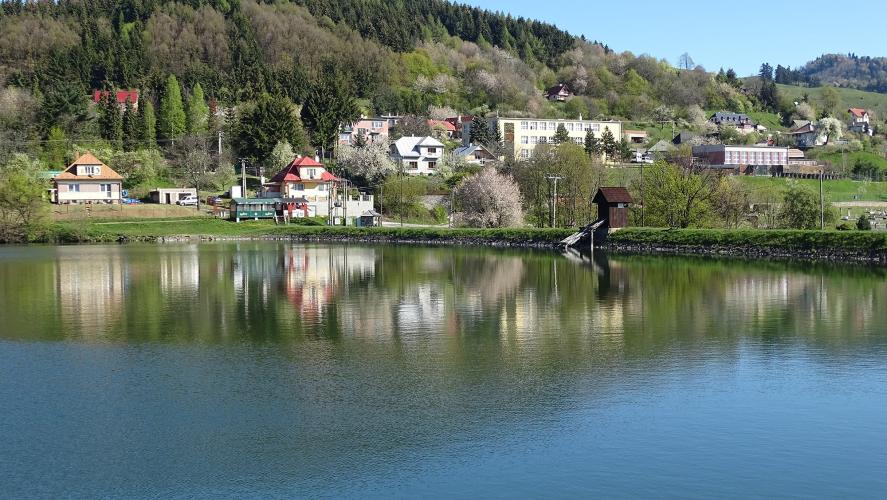 The Vindšachta Water Reservoir—popular for swimming, fishing, and ice skating—is one of five belonging to the Piarg water reservoirs. – © Marián Jány