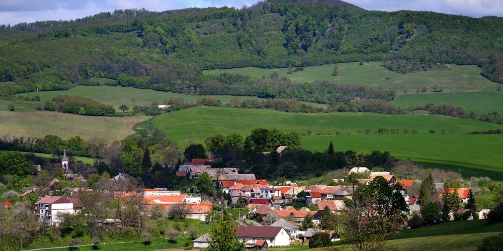 Beluj fut jadis un village extrêmement animé tirant sa subsistance de l'agriculture et de la poterie. – © Lubo Lužina Beluj fut jadis un village extrêmement animé tirant sa subsistance de l'agriculture et de la poterie. – © Lubo Lužina