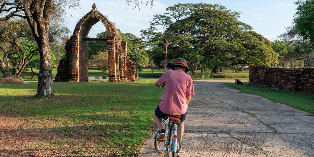 Exploring the main sights by bicycle is an excellent way for visitors to see the highlights while soaking up the atmosphere of local life. – © Michael Turtle