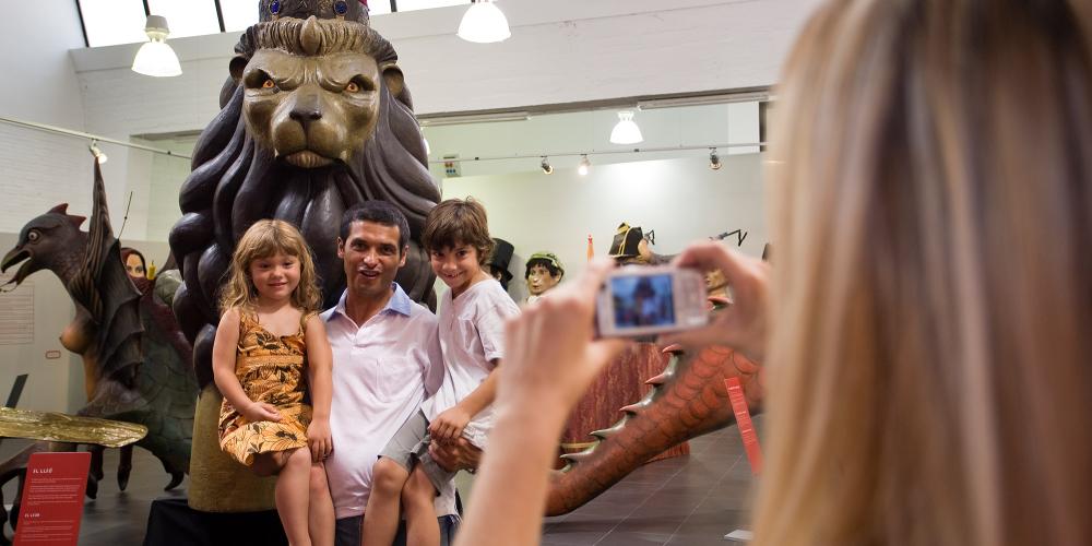 Casa de la Festa (The Festival House) is an area where the city exhibits the traditional elements constituting the much-loved festive Retinue. – © Tarragona Tourist Board Casa de la Festa (The Festival House) is an area where the city exhibits the traditional elements constituting the much-loved festive Retinue. – © Tarragona Tourist Board