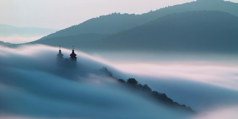 Clouds provide a mysterious atmosphere above the Calvary's Baroque architecture. – © TTstudio / Shutterstock