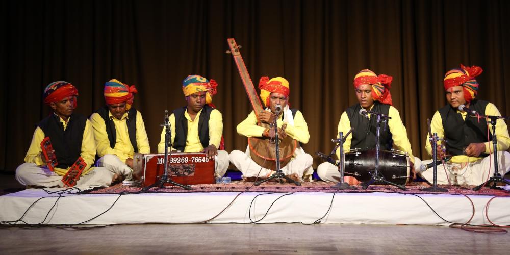 Traditional Kabir singing by Babulal Dholpure – © MP Tourism