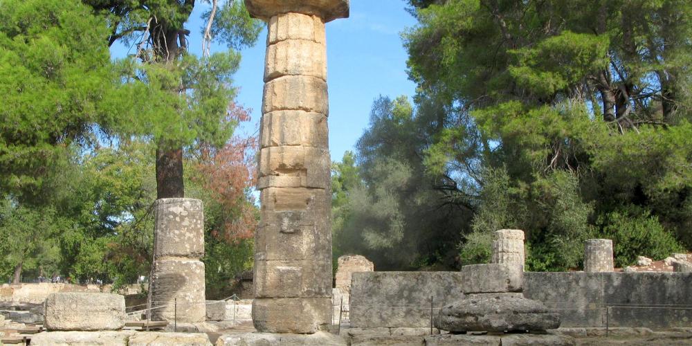 The vertical cut on the column at the temple of Hera, was used to hang the portrait of the girl who won the “Heraia” foot race. – © Hellenic Ministry of Culture and Sports / Ephorate of Antiquities of Ilia