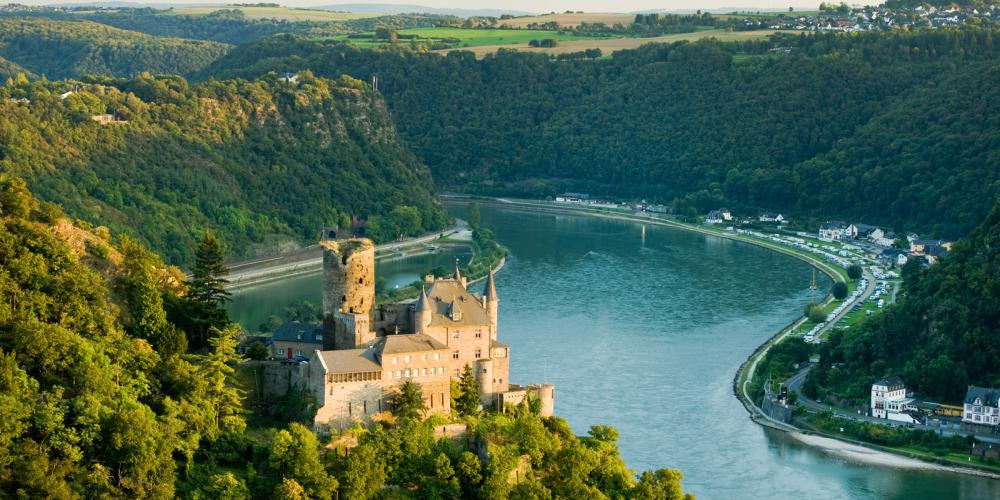 Le château de Katz, au-dessus de St. Goarshausen, a été construit en 1371 par les puissants comtes de Katzenelnbogen. – © Dominik Ketz / Rheinland-Pfalz Tourismus GmbH