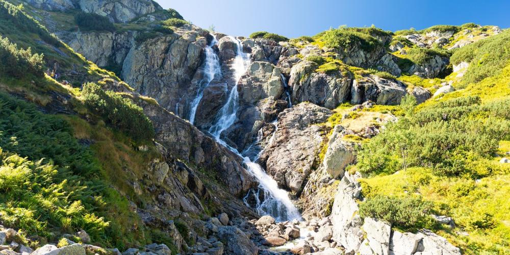 La cascade Siklawa - destination touristique depuis 200 ans - mérite d'être vue un jour ensoleillé, après une forte pluie lorsque le débit est fort et des arcs-en-ciel apparaissent dans sa brume. – © Lukasz i Milena La cascade Siklawa - destination touristique depuis 200 ans - mérite d'être vue un jour ensoleillé, après une forte pluie lorsque le débit est fort et des arcs-en-ciel apparaissent dans sa brume. – © Lukasz i Milena