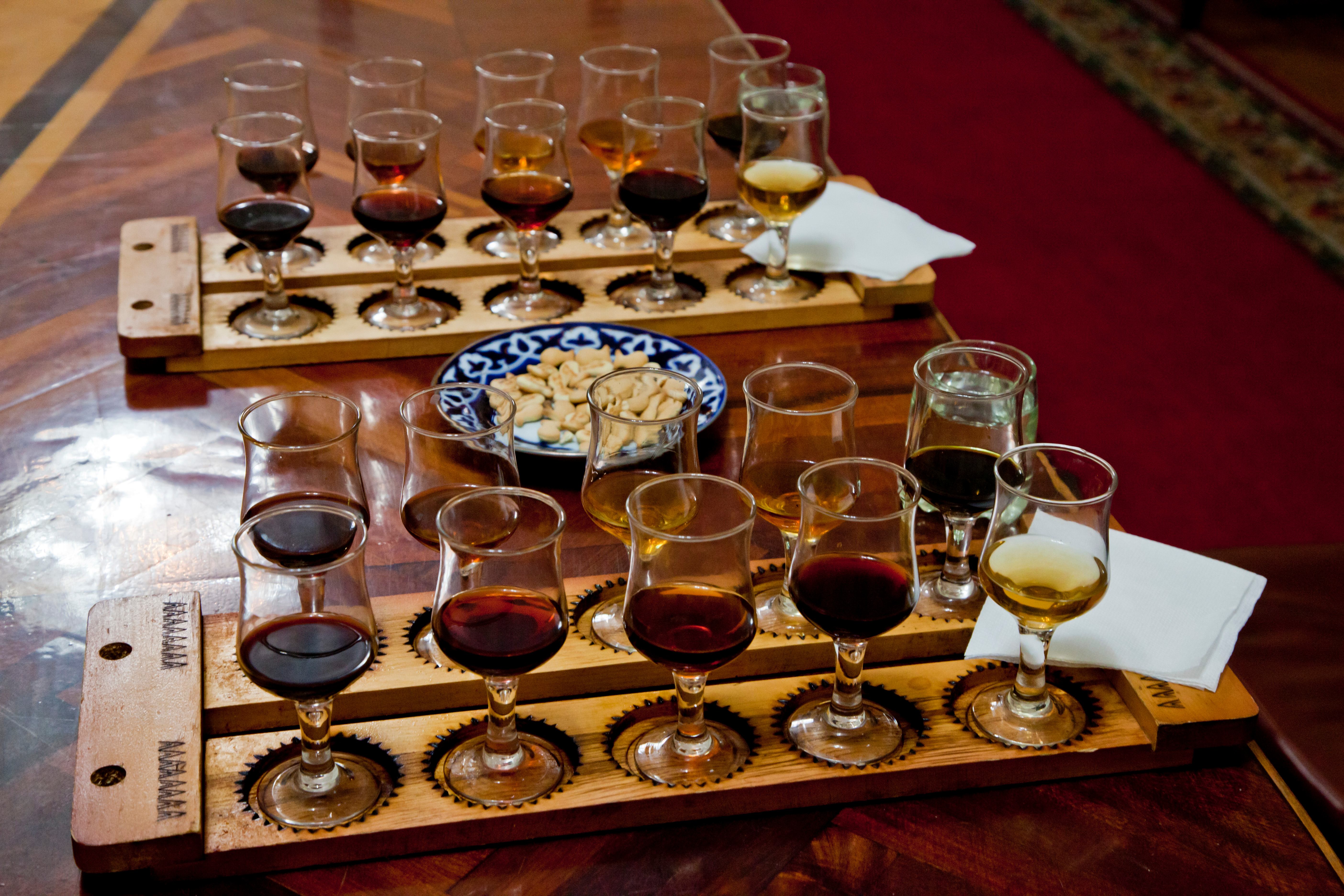 Wine tasting © Kirill Sergeev / Shutterstock