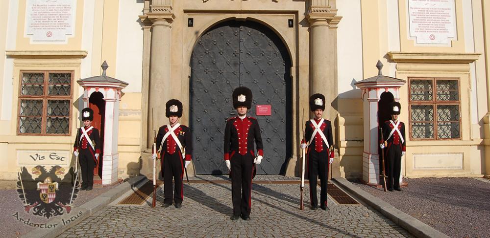 The Bishop's Guards wear the period costumes of the bishop's armed guard. You can see them marching around the palace or in the gardens or take a guided tour with them. – © Archive of The Bishop's Men