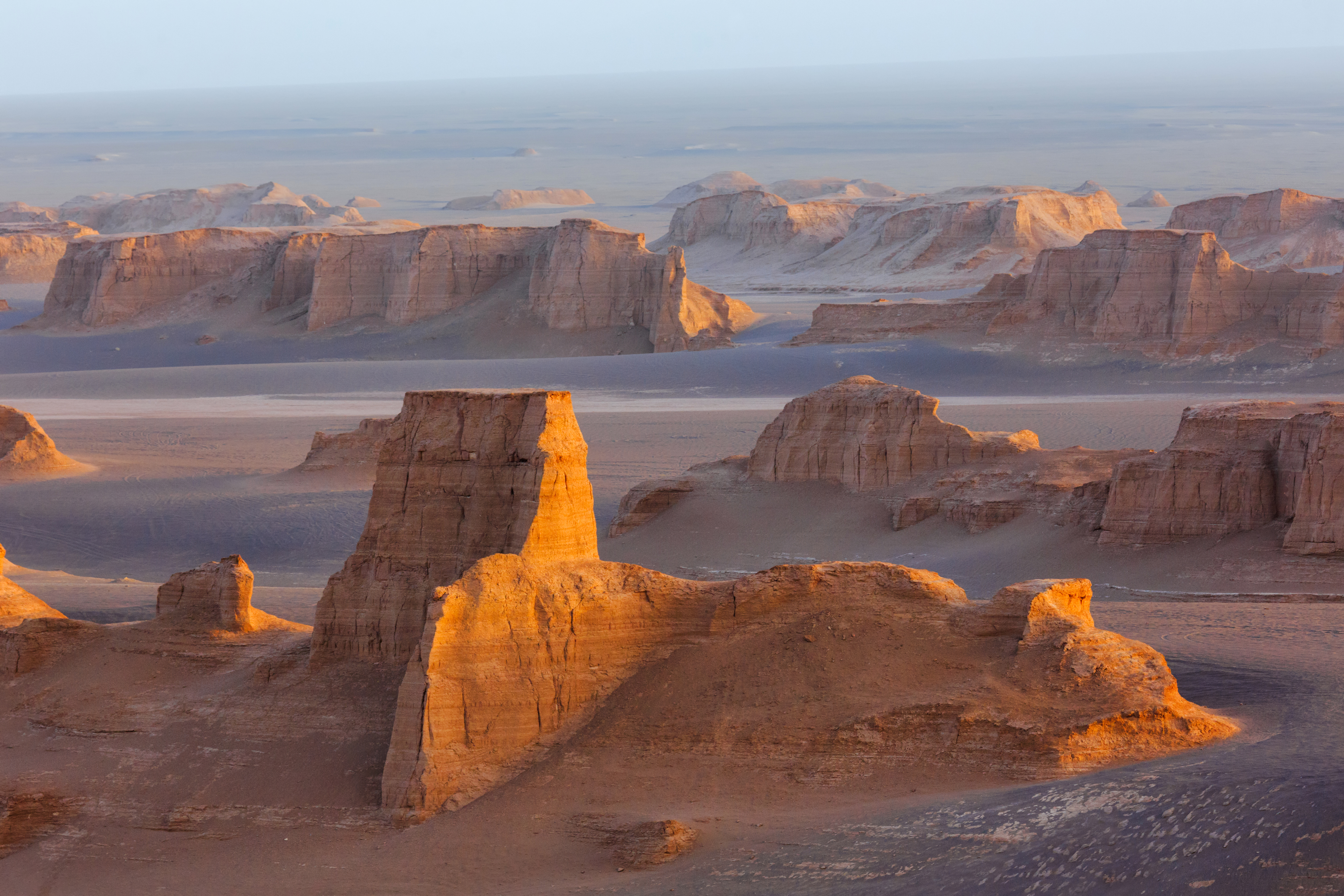 Rocky mountains in Lut Desert. – © Yury Birukov / Shutterstock Rocky mountains in Lut Desert. – © Yury Birukov / Shutterstock