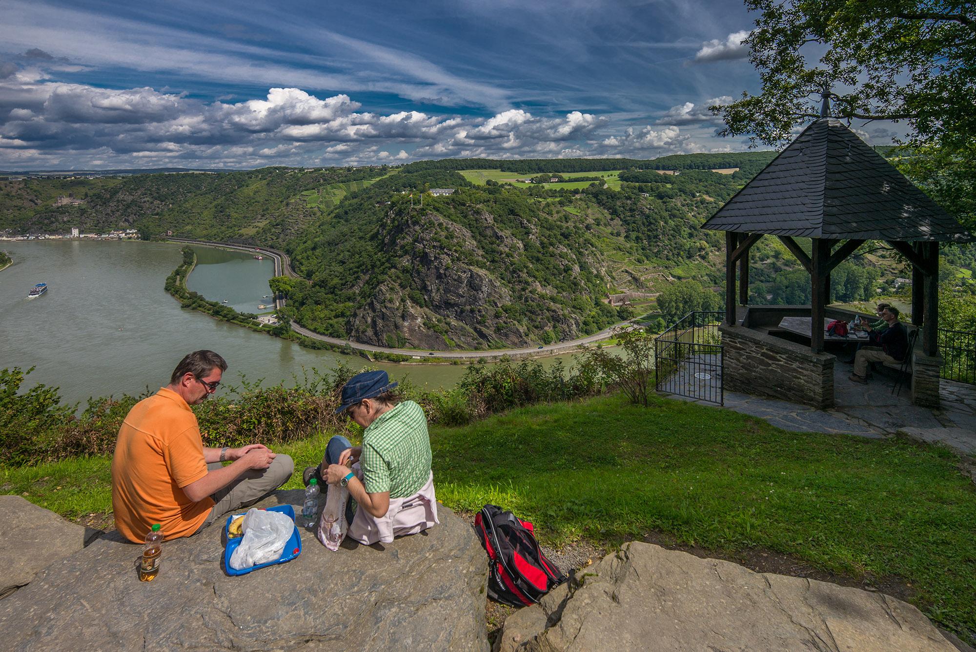 A beautiful view of Loreley Rock from the rest stop called Maria Ruh at the RheinBurgenWeg. – © C. H. Piel / Rhein-Touristik Tal der Loreley