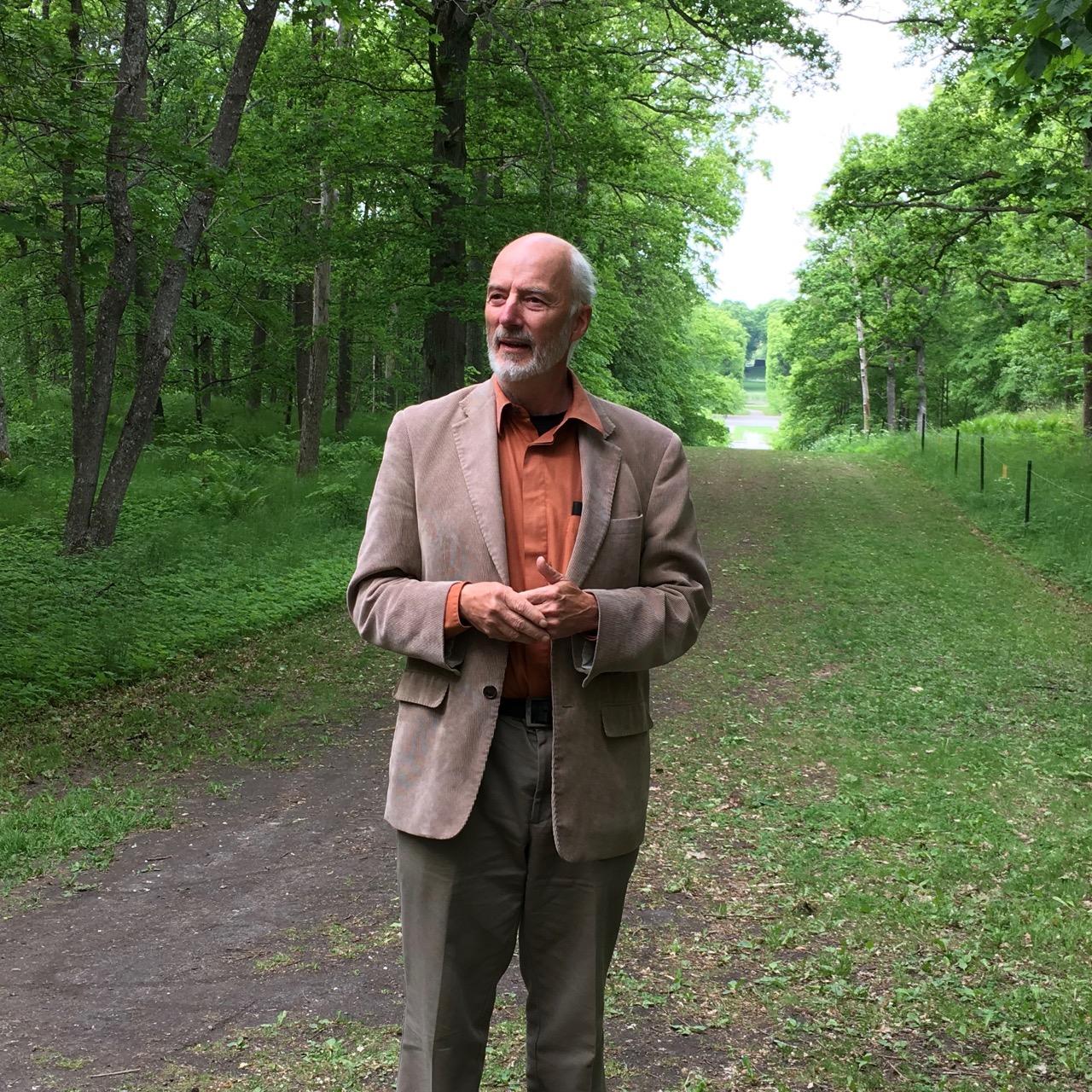 Drottningholm's landscape architect Kolbjörn Waern in the English Park. – © Frank Biasi