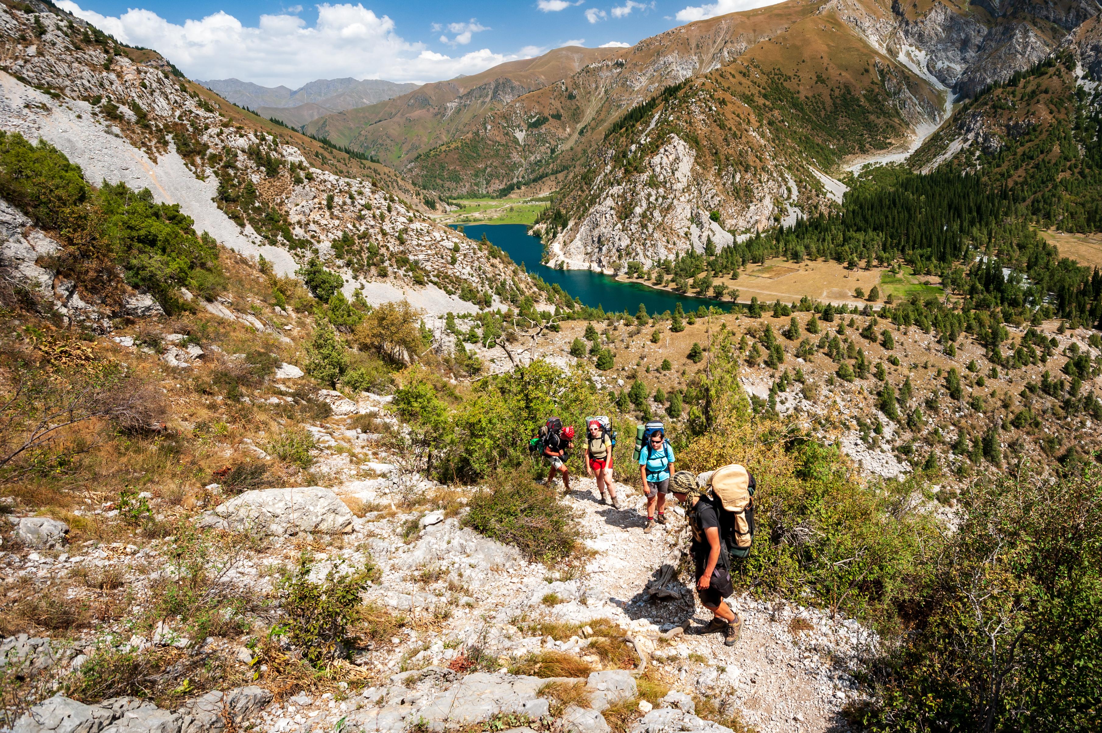 Hikers make their way through Sary Chelek © Baisa / Shutterstock