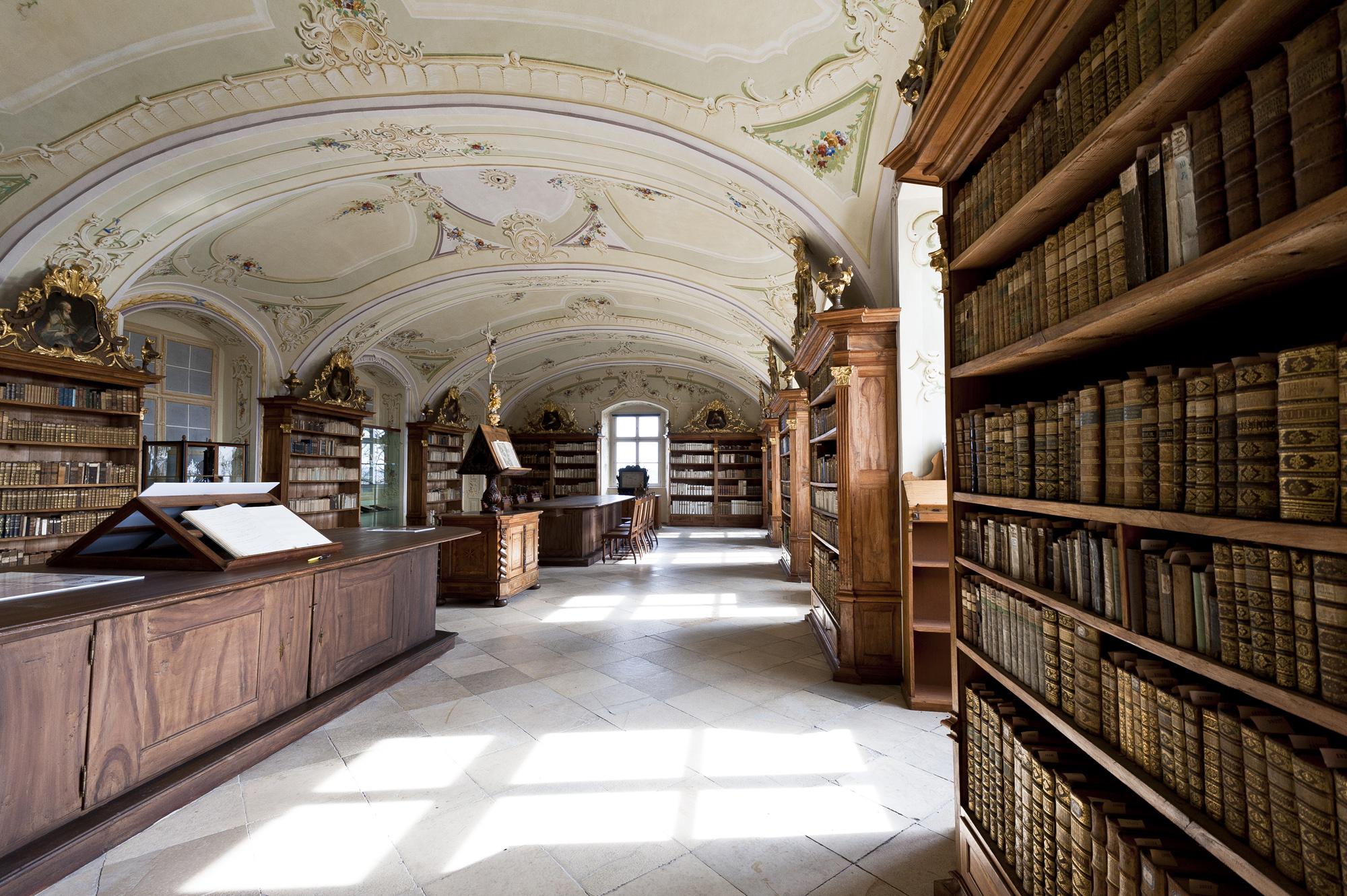 With a tour of the Maria Langegg Monastery, you'll visit the splendid library. – © Konstantin Gona