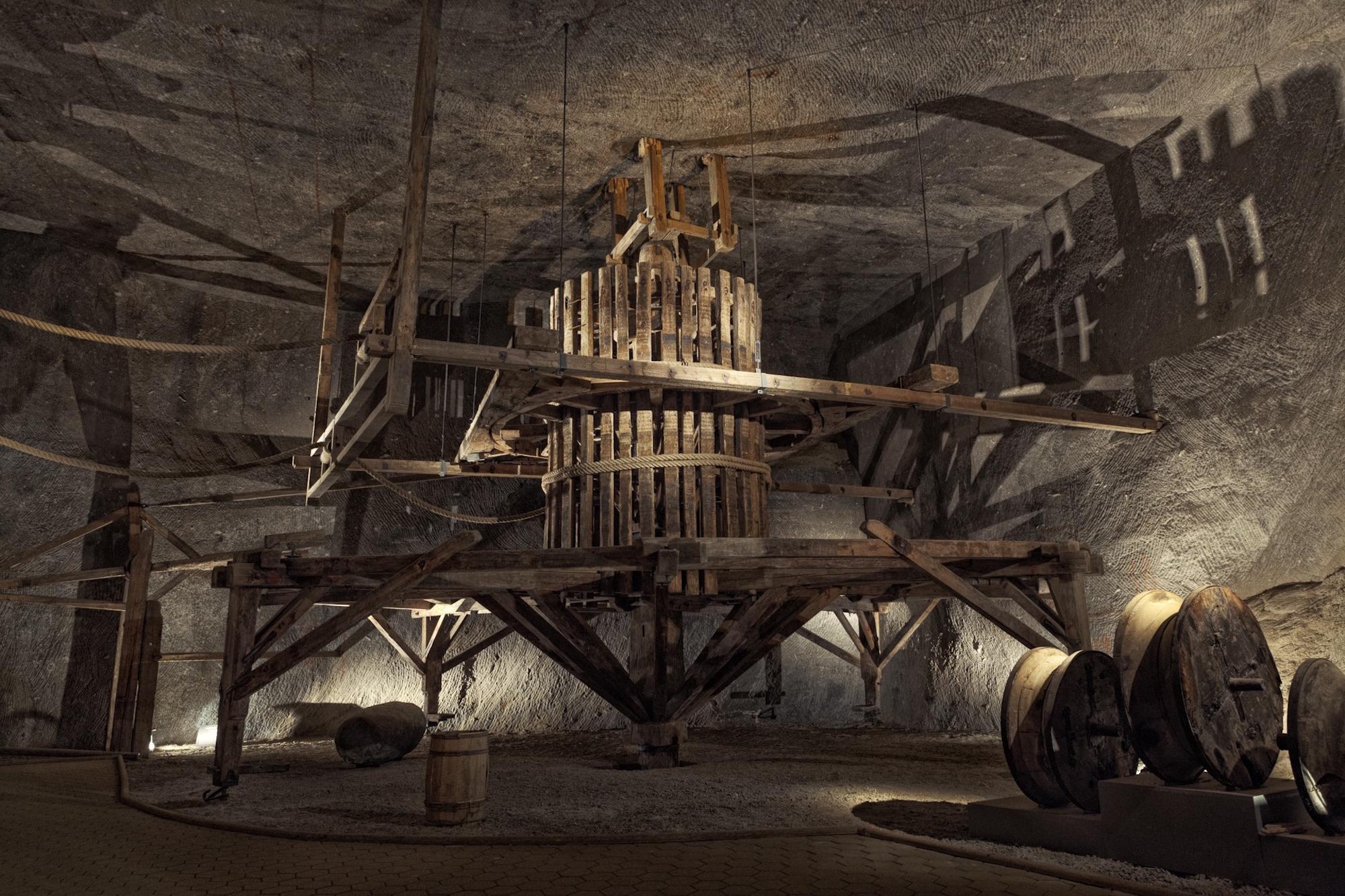 Ce tapis de course à cheval du XVIIIe siècle est un exemple des nombreuses machines minières sauvées de la destruction. Musée des salines de la mine de sel de Wieliczka.  – © Bartek Papież
